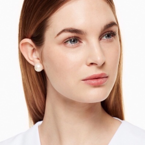 KATE SPADE • Signature Reversible Pearl Earrings - Picture 2 of 9
